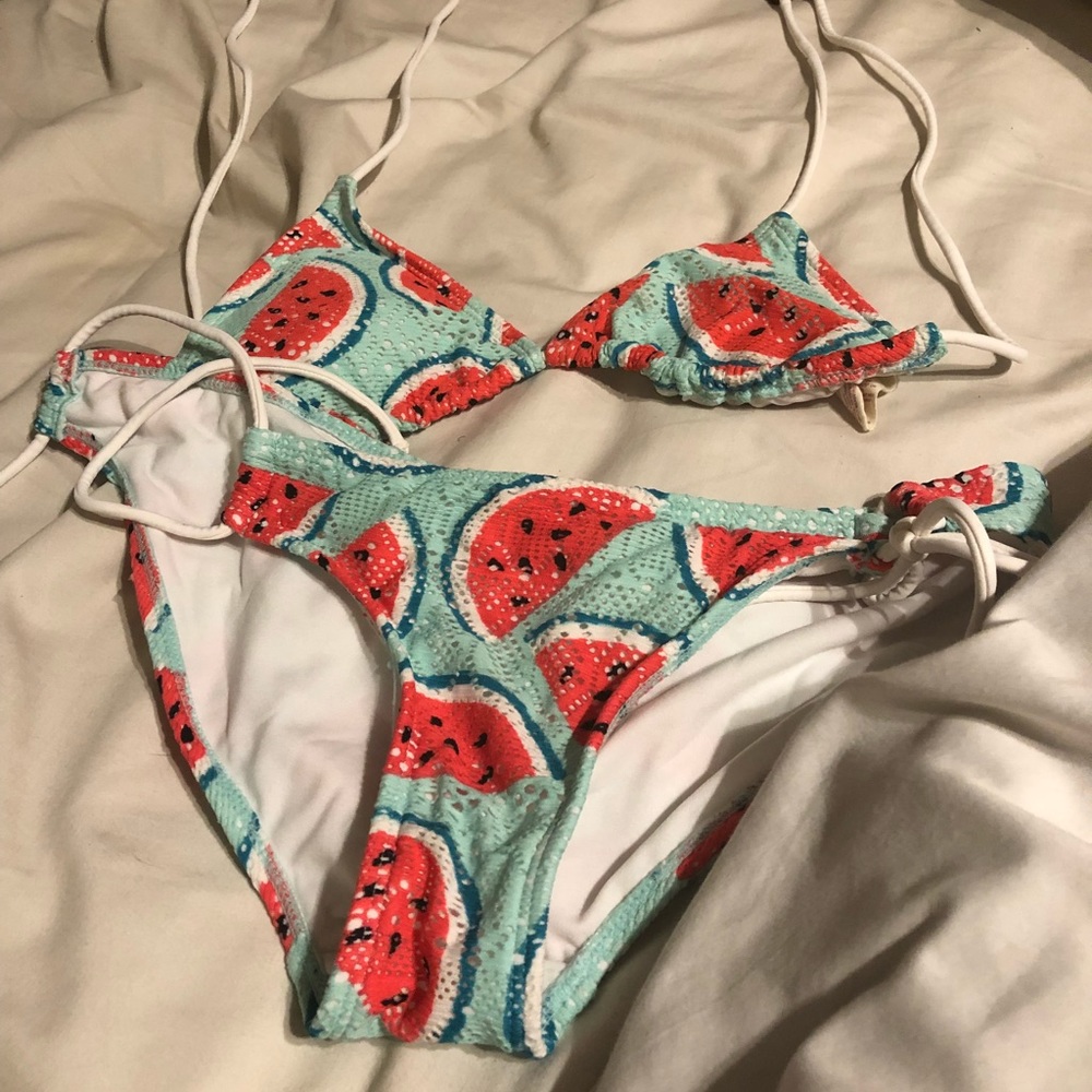 Like new bikini..small top,medium bottoms